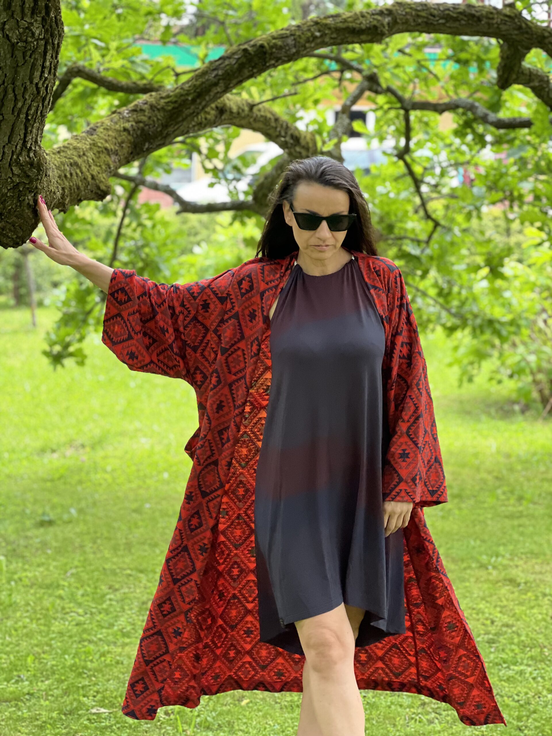 Kimono Noche Azteca – siła czerni i energia koloru - obrazek 7