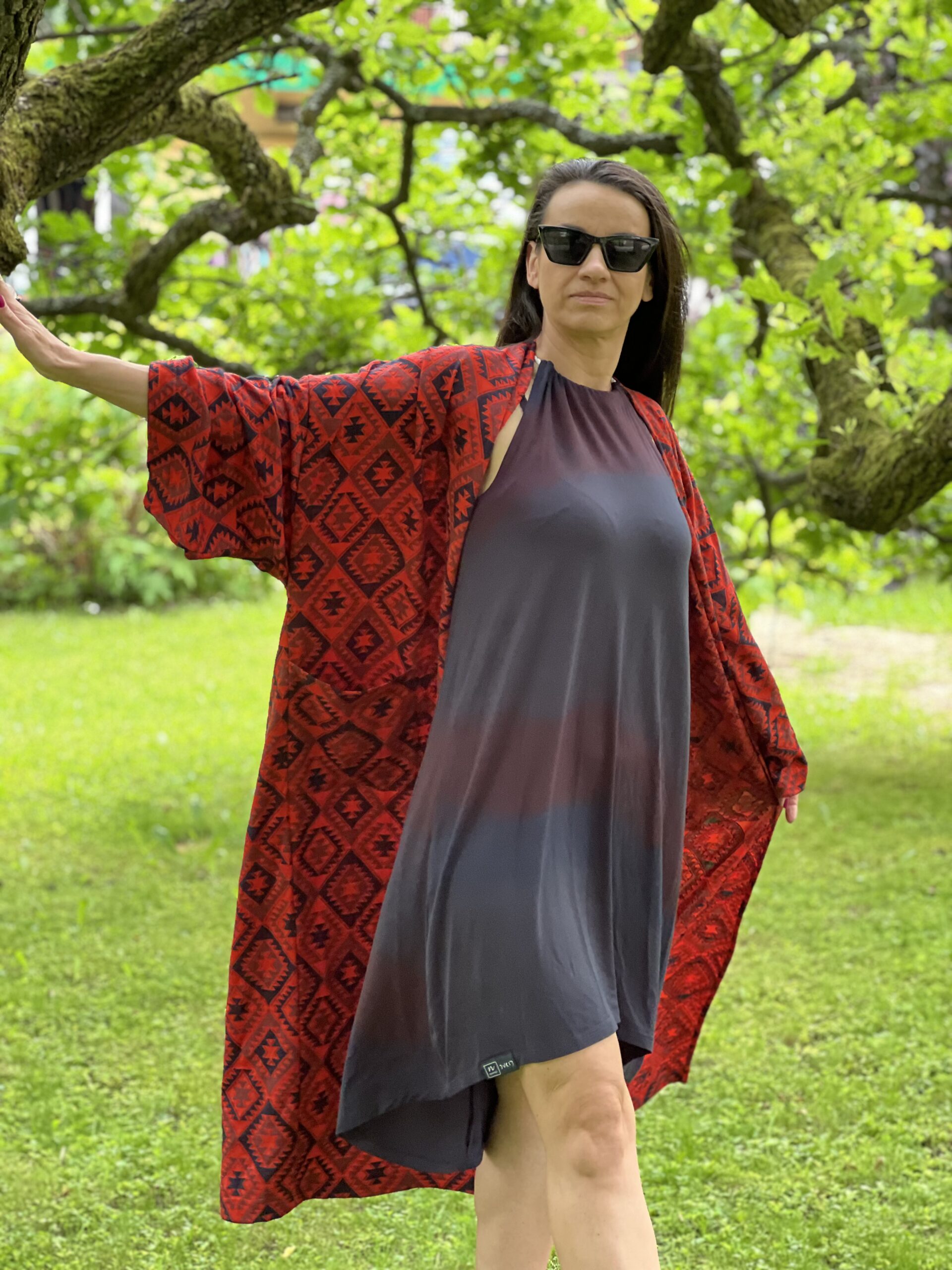 Kimono Noche Azteca – siła czerni i energia koloru - obrazek 8