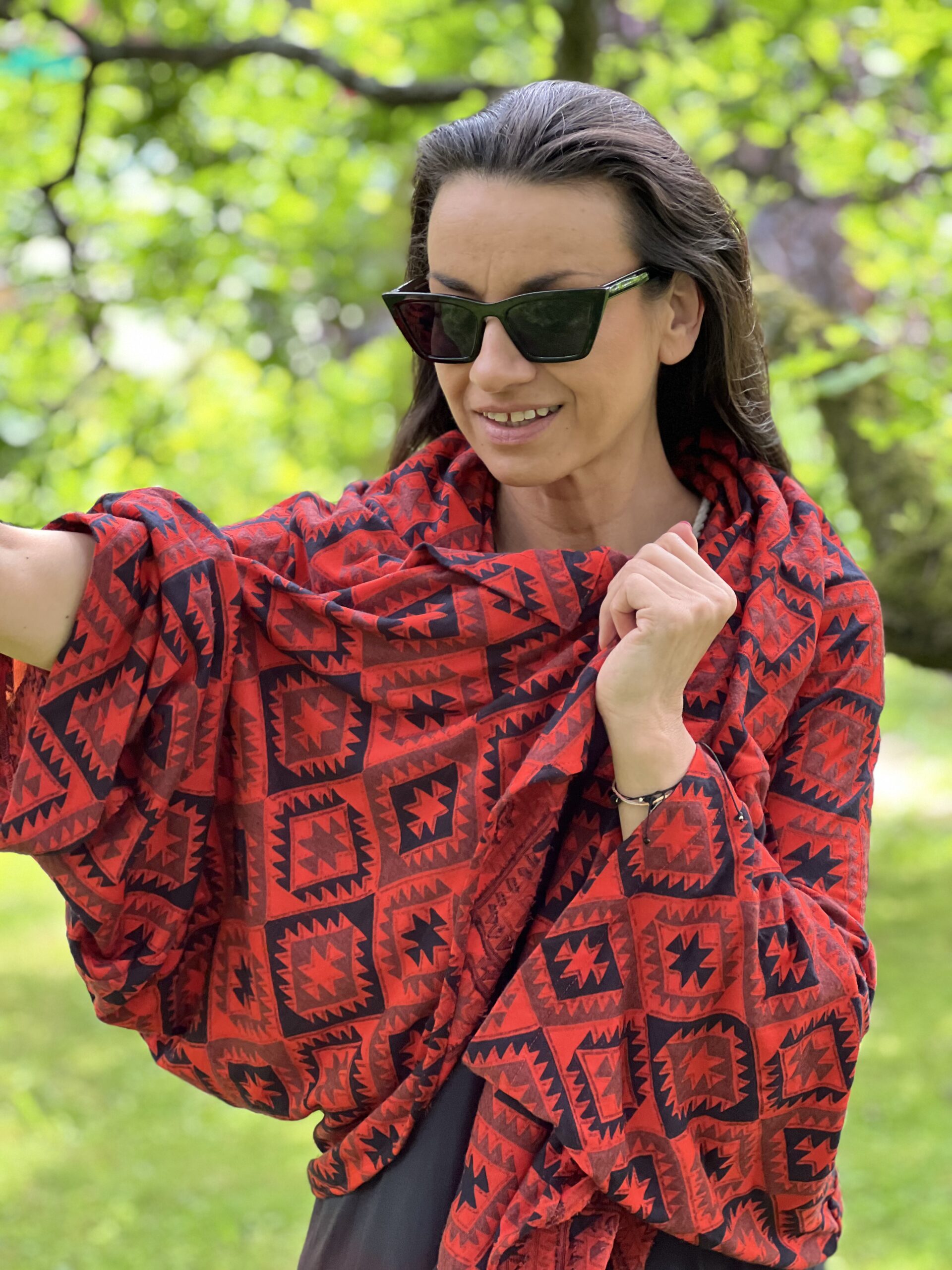 Kimono Noche Azteca – siła czerni i energia koloru - obrazek 2