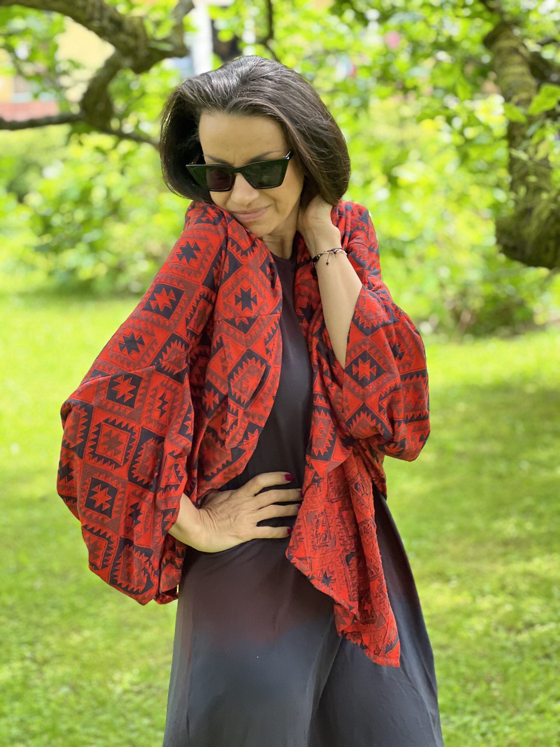 Kimono Noche Azteca – siła czerni i energia koloru - obrazek 6